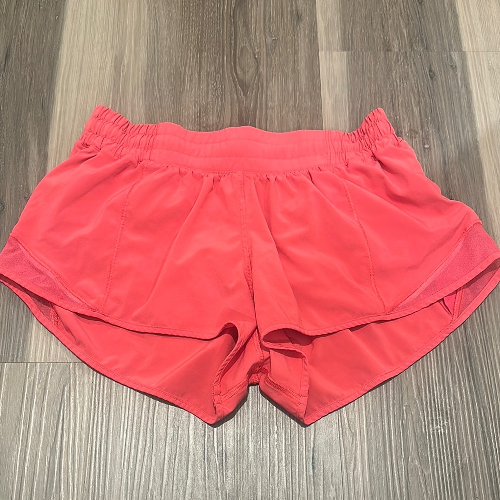 Lululemon Hotty Hot low rise 2.5 inch